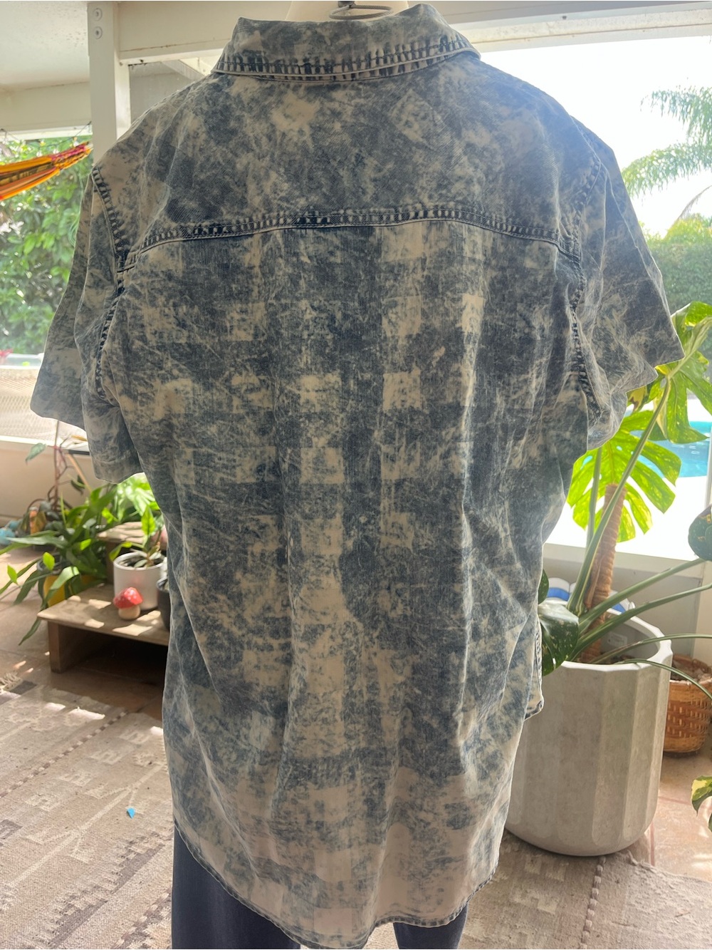 Reba Women’s XL Acid Wash Chambray Short Sleeve Western Shirt - Picture 4 of 9